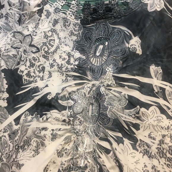 Ladies top - Picture 2 of 4